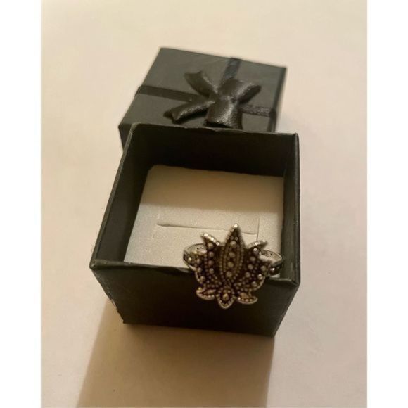 Silver VINTAGE LOTUS FLOWER RING - Picture 5 of 8